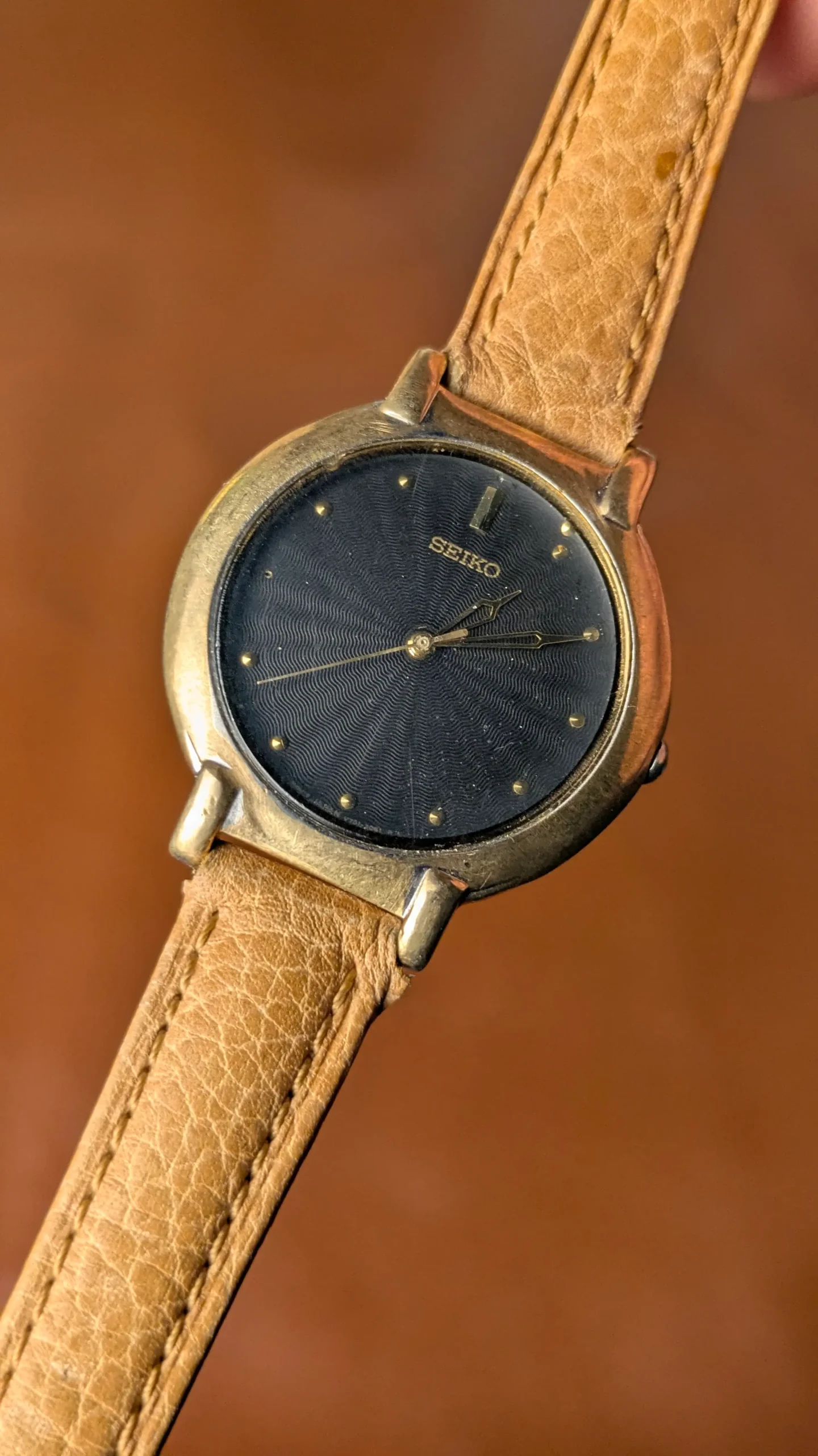 Original Seiko Vintage Watch – Black Dial Minimalist Design with Leather Strap