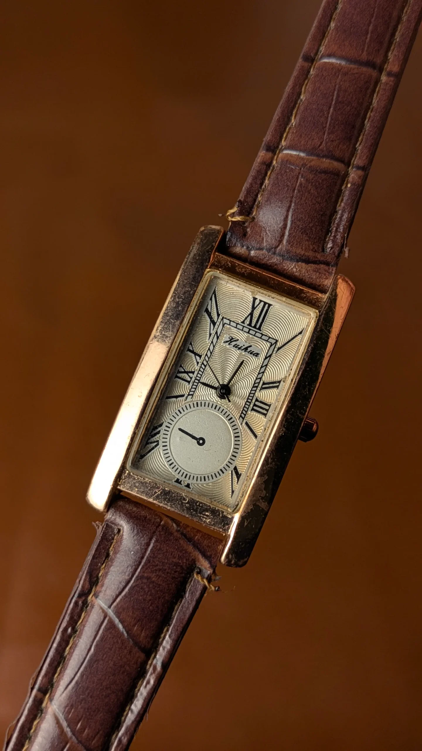 Vintage Rectangular Gold-Tone Watch – Roman Dial Classic Dress Watch with Leather Strap