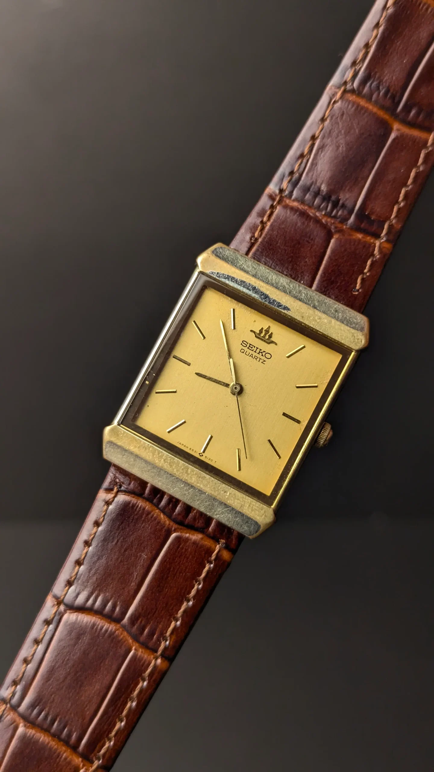 Vintage Seiko Quartz Tank Watch – Gold Dial Classic Dress Wrist Watch