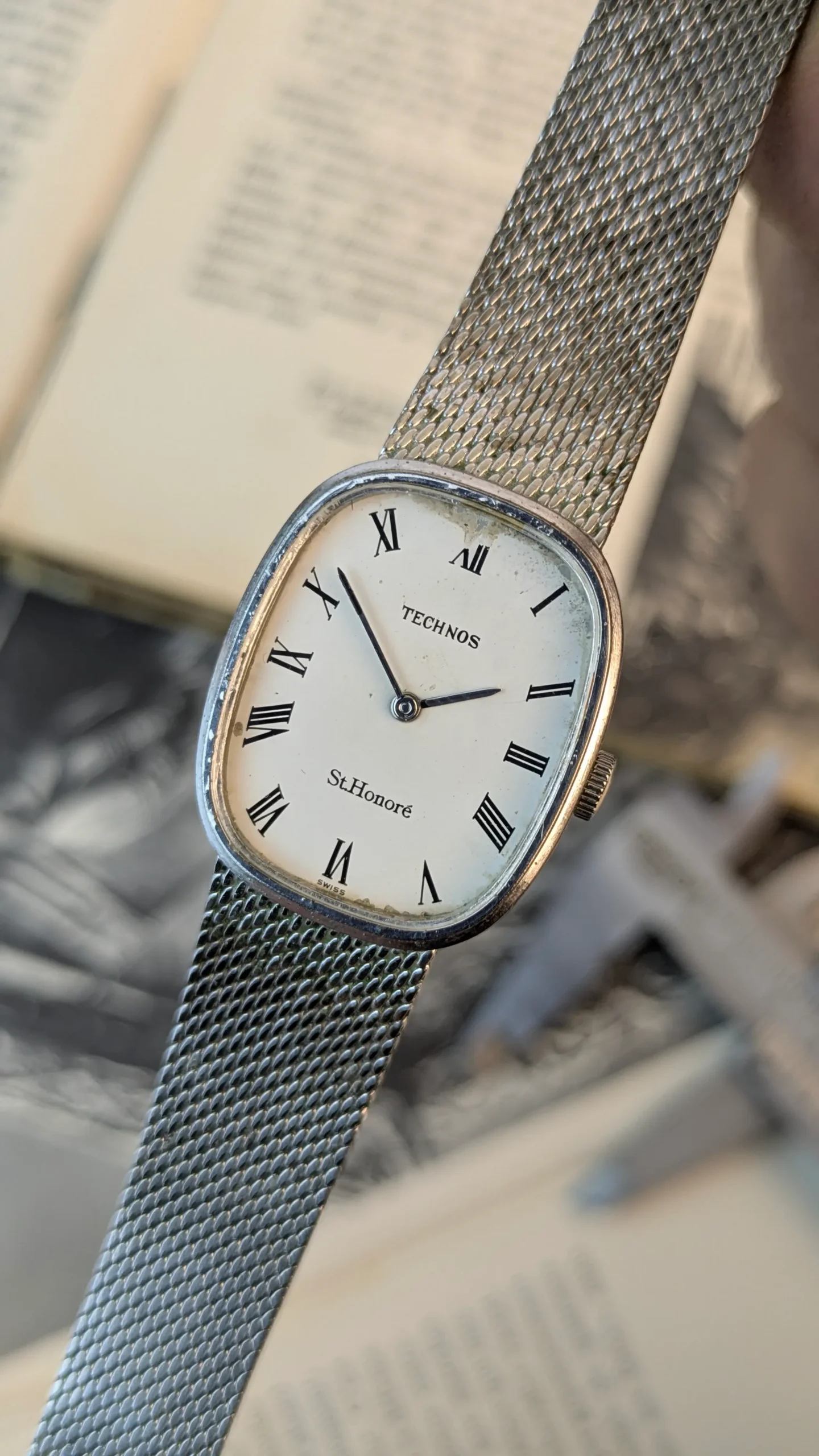 Ricoh Classic Silver Dial Day-Date Watch — 23mm Vintage Quartz | Integrated Mesh Bracelet | Stainless Steel Japan Watch