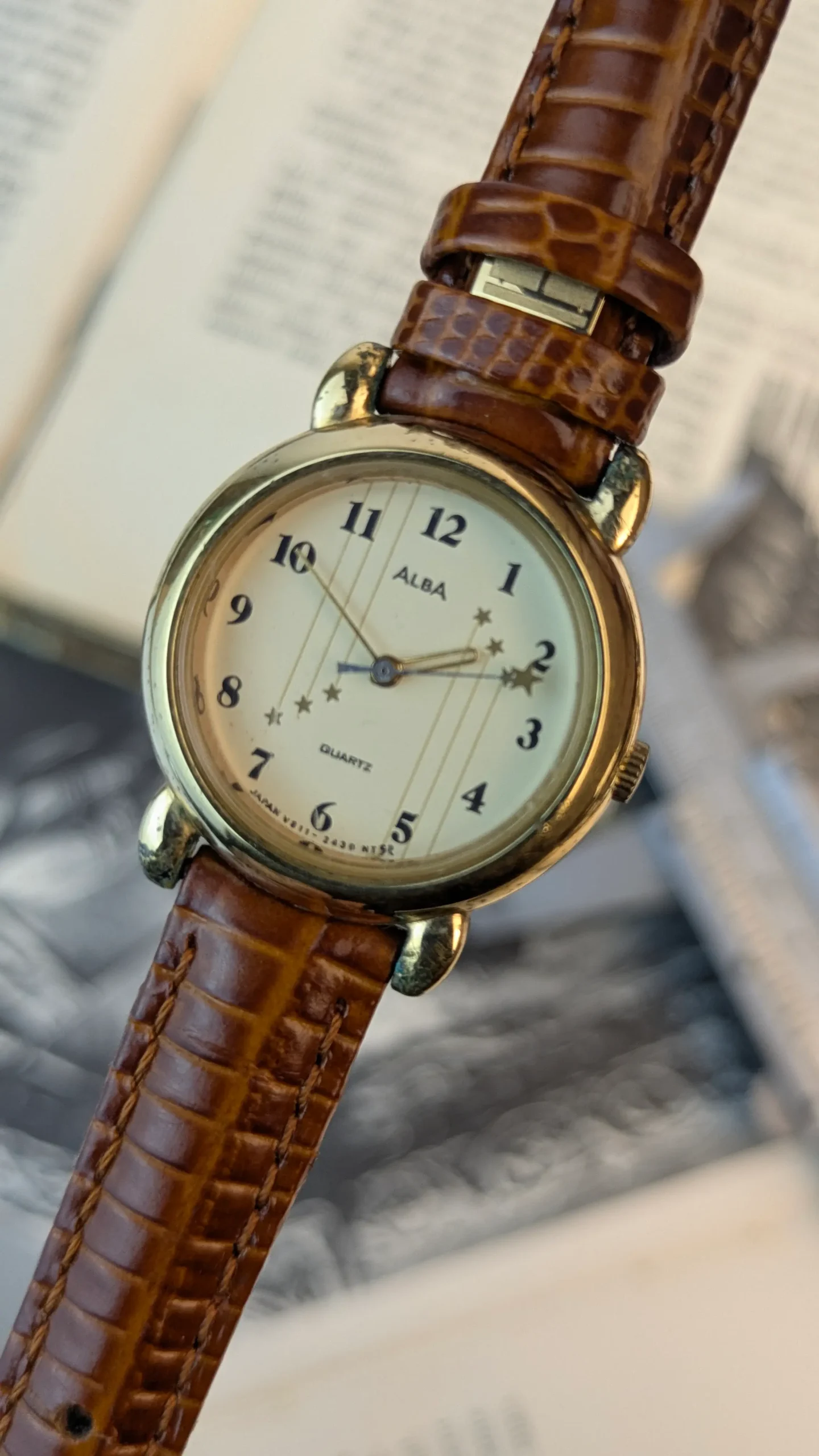 Vintage ALBA Ladies Quartz Watch Gold Tone Star Dial Japan
