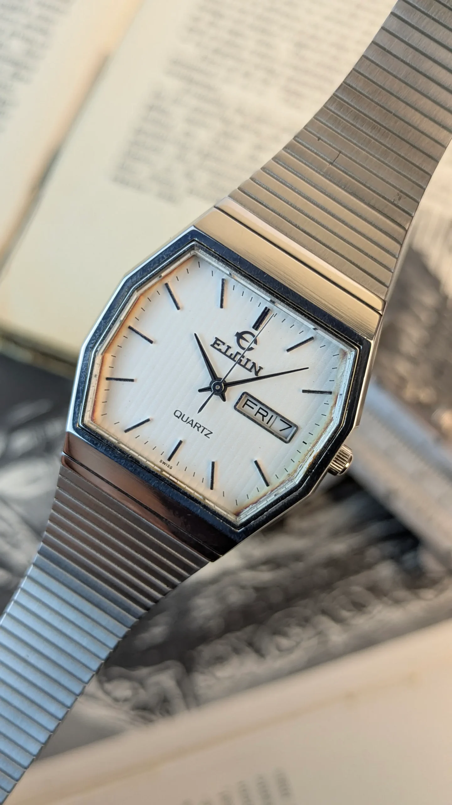 Vintage Elgin Swiss Quartz Watch 33mm – Stainless Steel Day Date Dress Watch with Integrated Bracelet