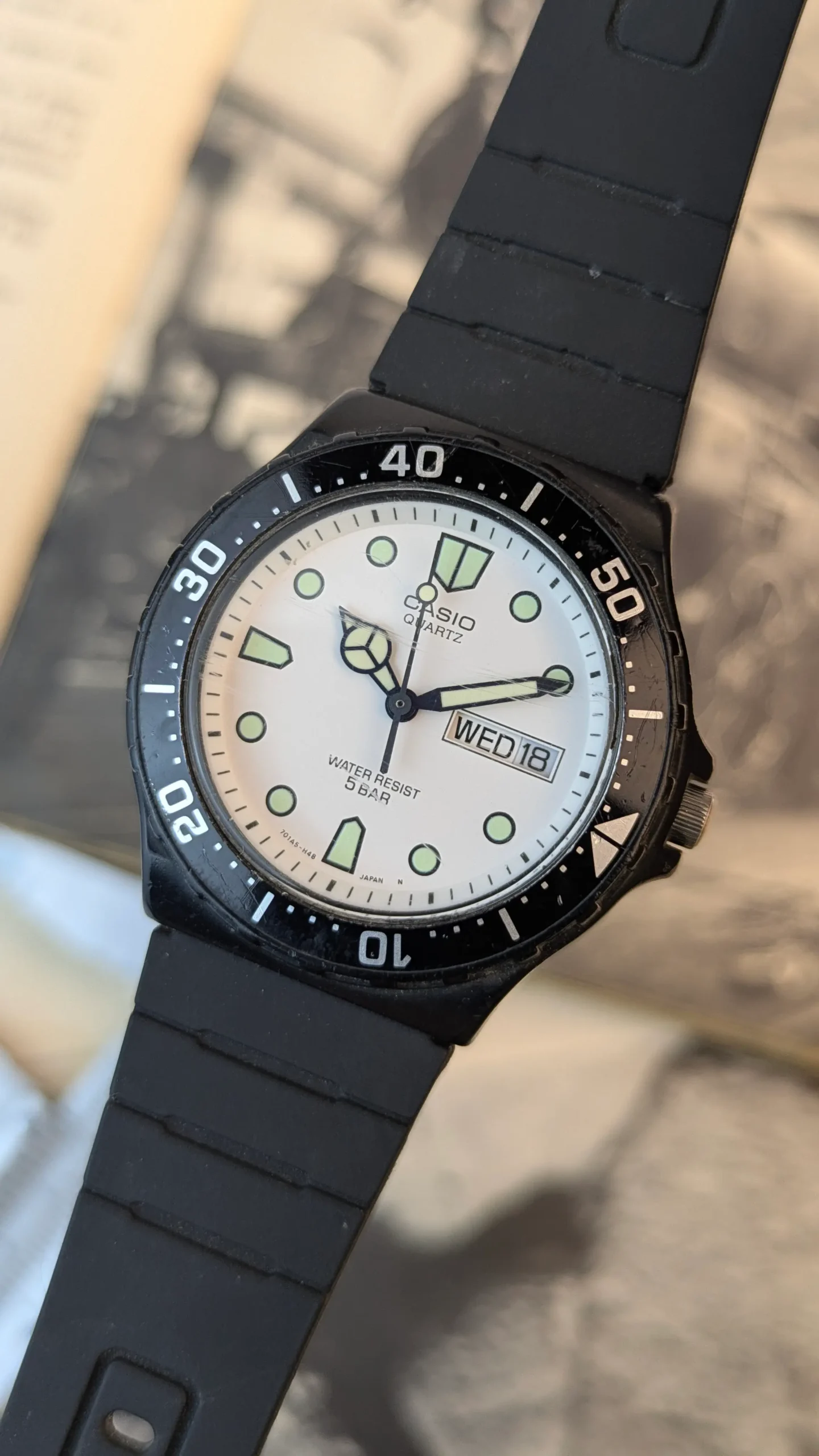 Casio MRW-200H Diver Style Quartz Watch 38mm White Dial Day-Date Black Resin Strap