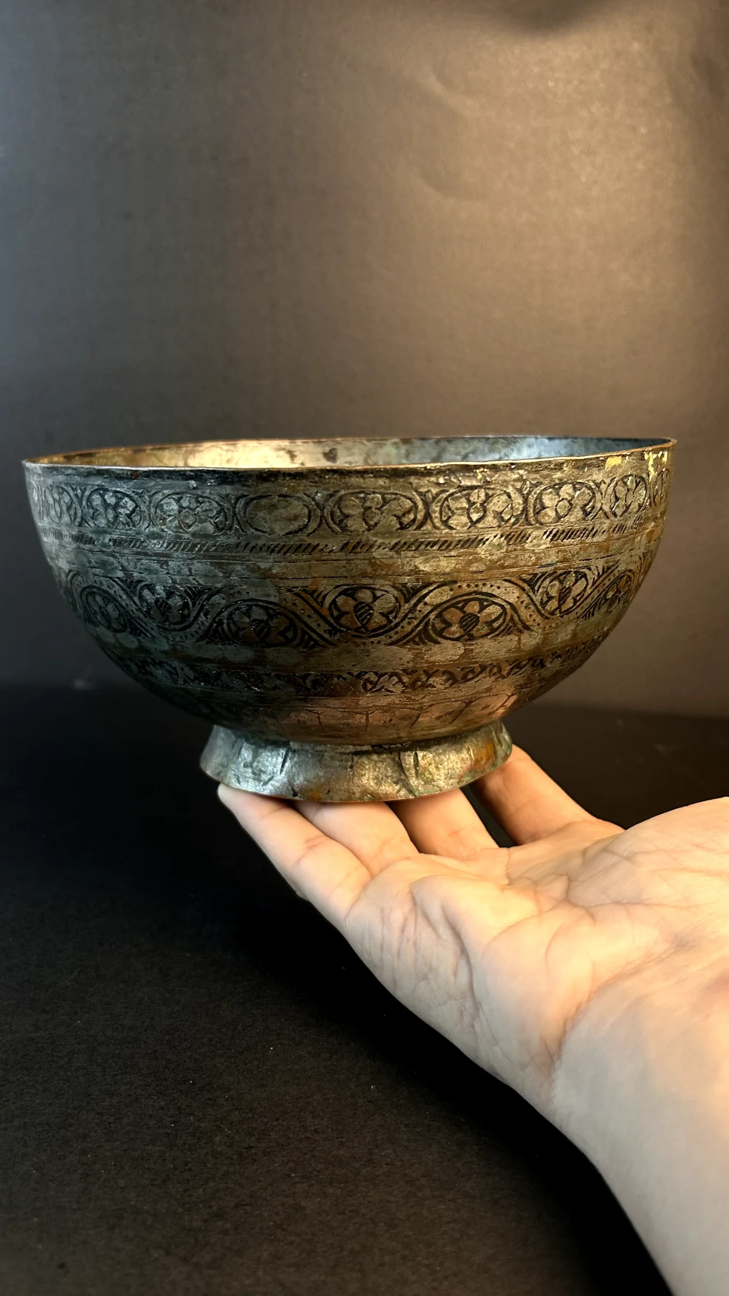 Vintage Hand-Engraved CopperDecorative Bowl – Antique Metal Serving Bowl