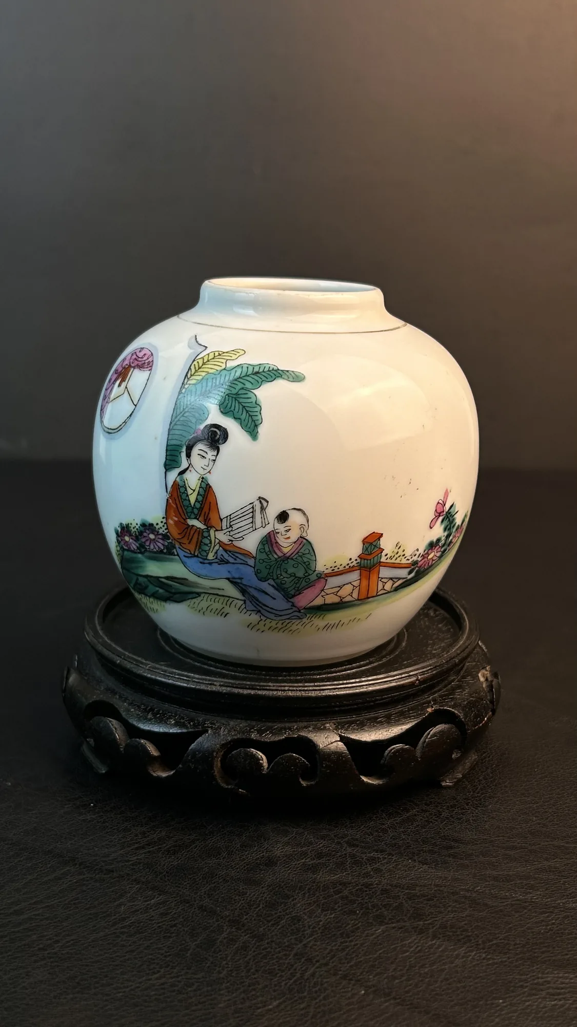 Vintage Porcelain chinese Vase with Hand-Painted Figure Design