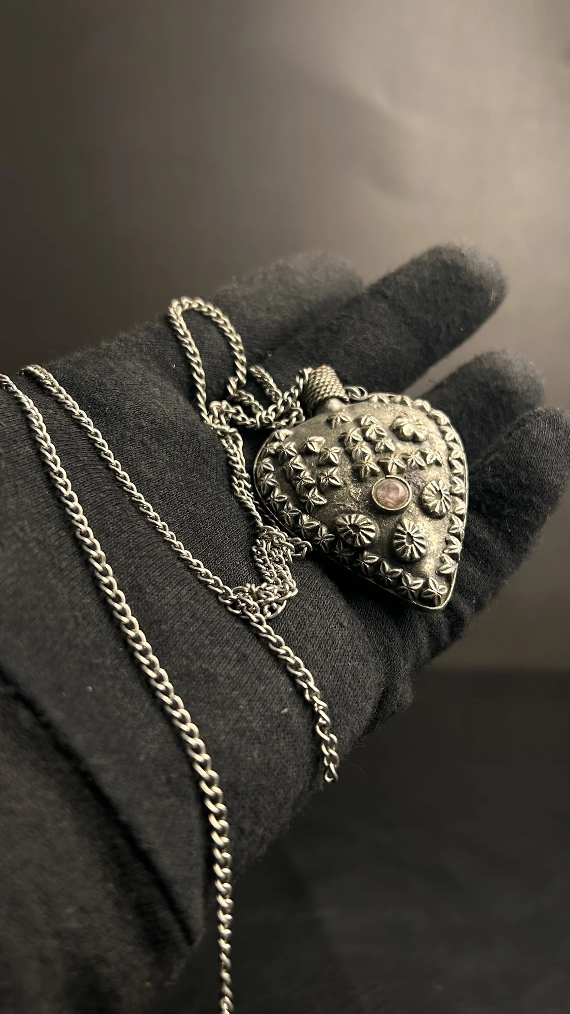 Vintage Style Heart Shaped Pendant Necklace