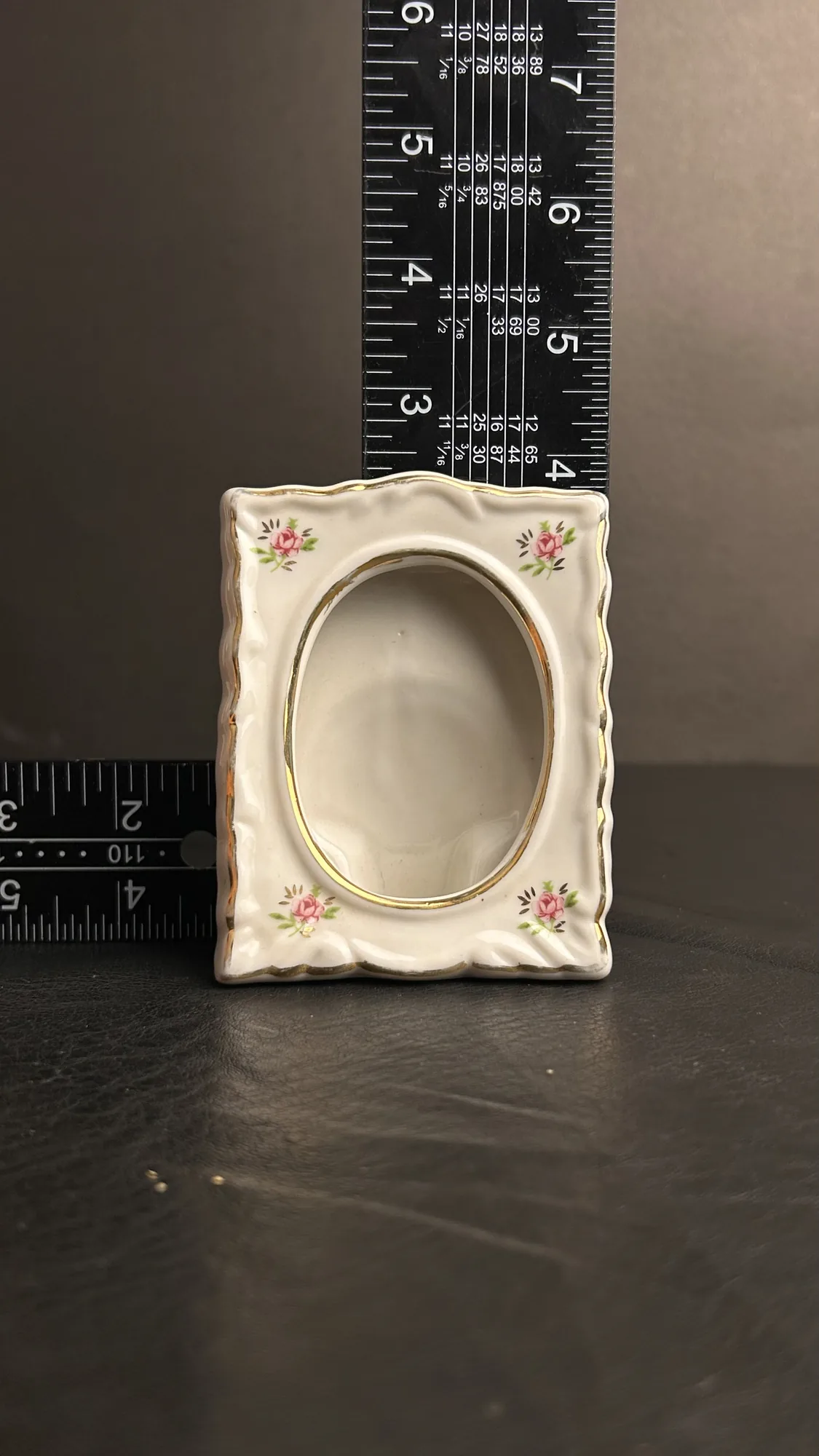 White Ceramic Small Holder Picture Stand