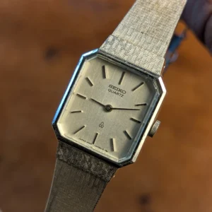 Seiko Quartz vintage ladies watch silver dial with baton hour markers Japan movement