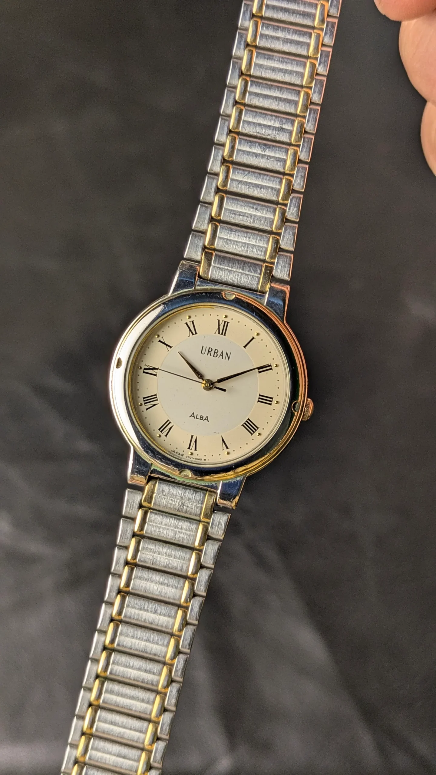 Vintage Urban Alba Quartz Watch 31mm – Roman Dial Two-Tone Bracelet | Japan Movement - Image 4