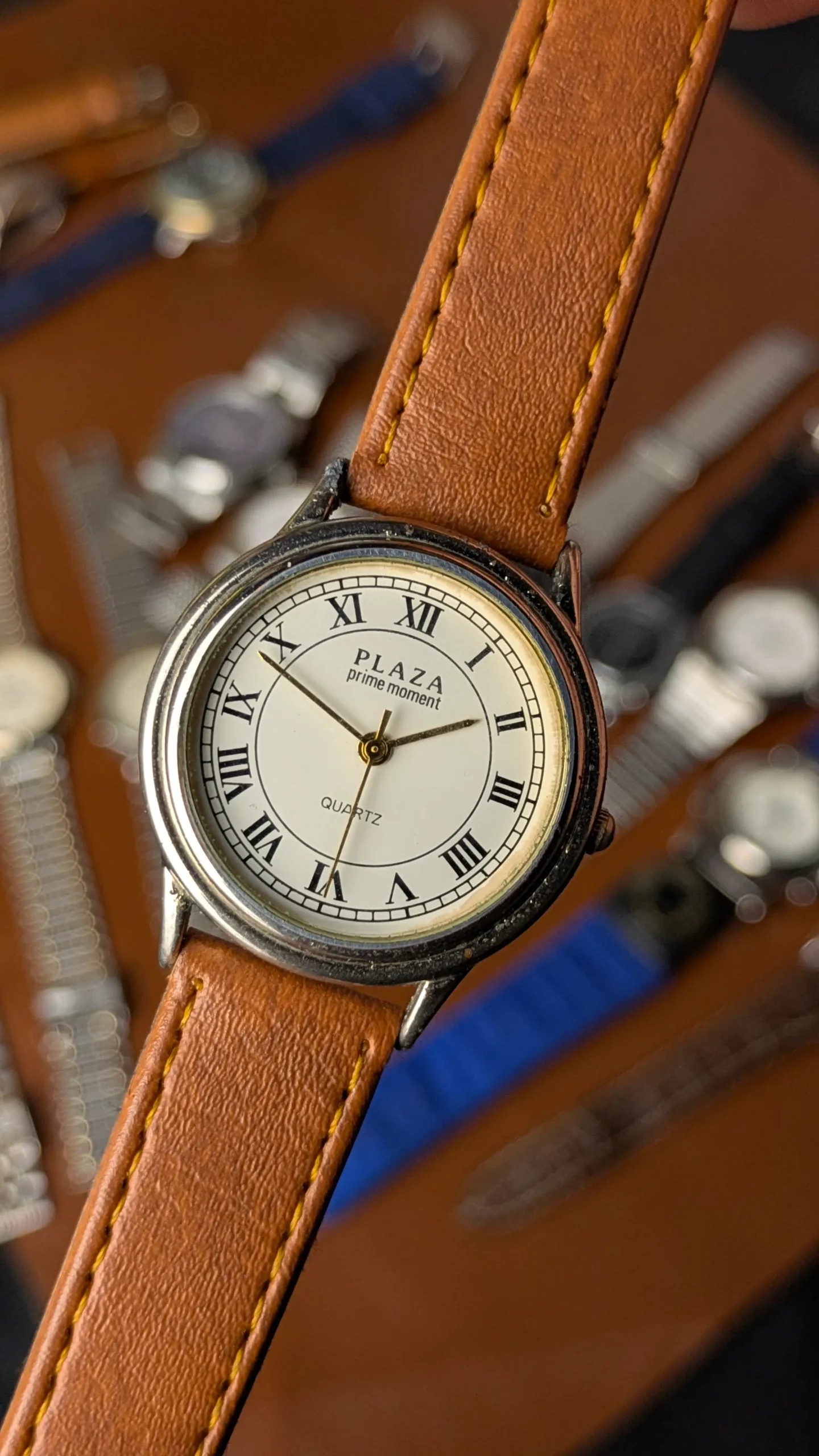 plaza prime moment vintage watch 32mm roman numeral dial