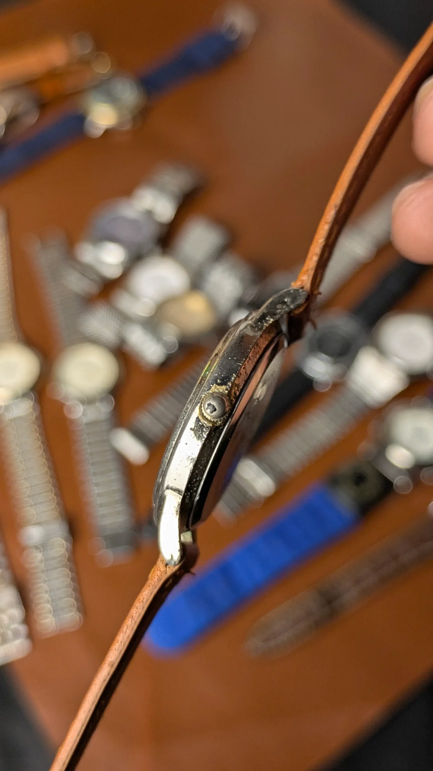 classic vintage watch 32mm slim case leather strap