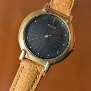 Seiko vintage watch black textured dial leather strap