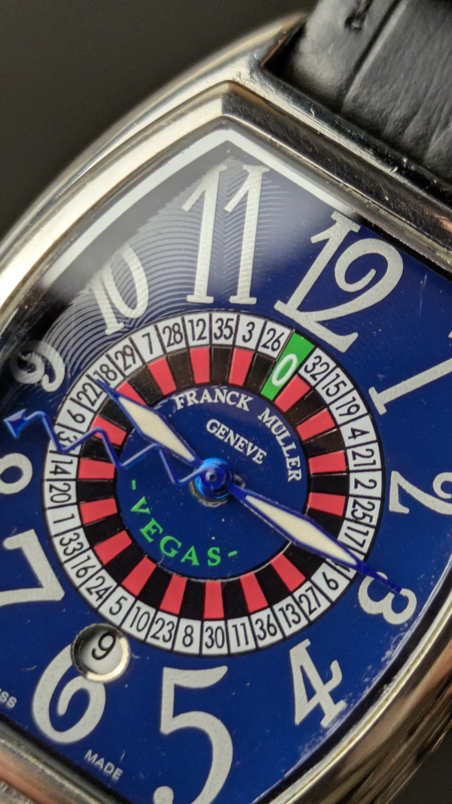 Blue casino roulette dial fashion wrist watch