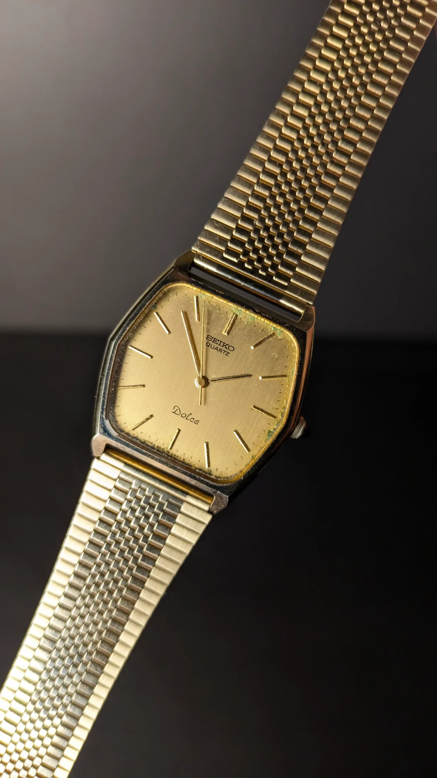 Vintage Japanese Seiko Dolce dress watch close-up