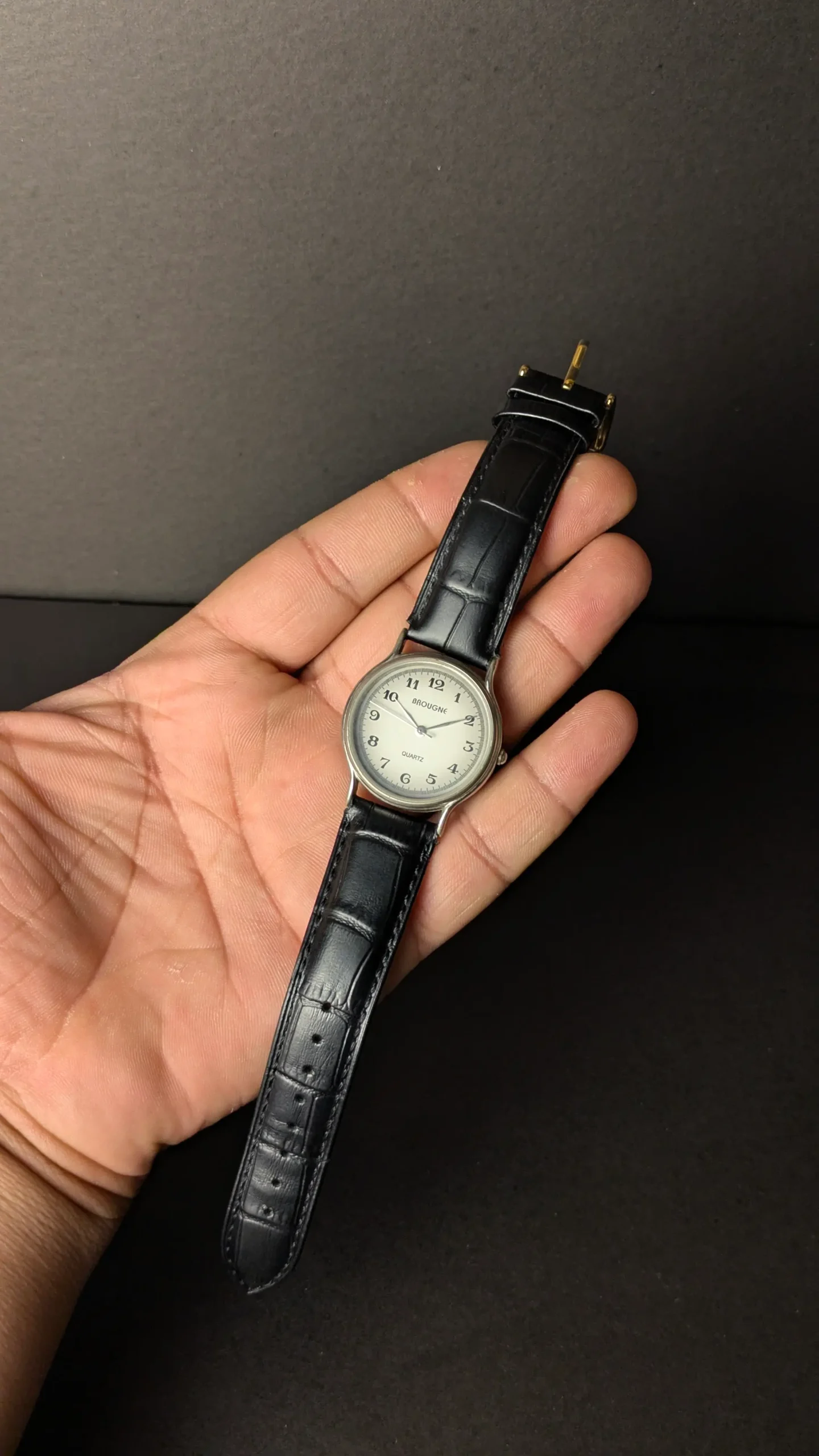 Minimalist analog BROUGNE wristwatch