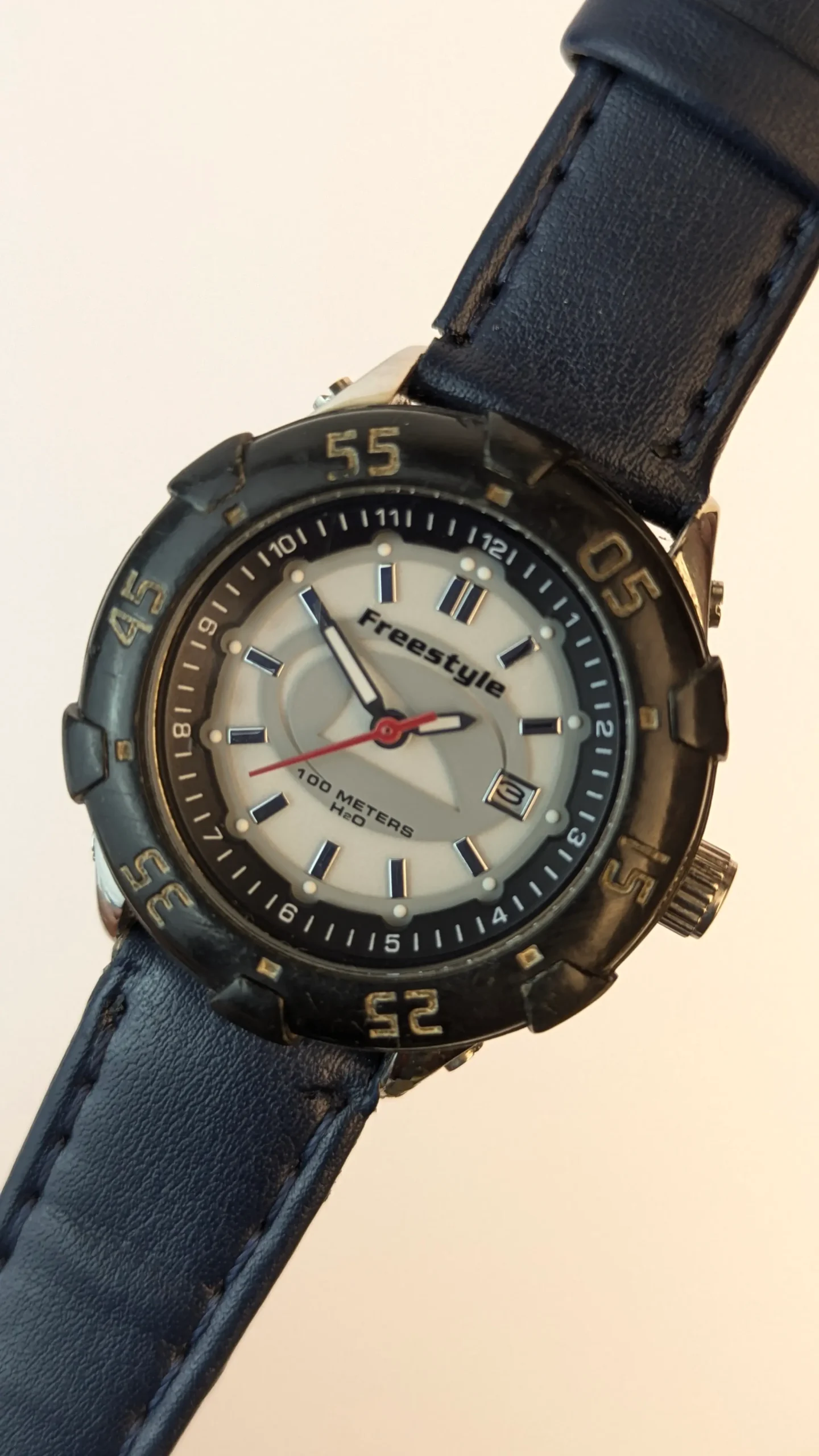 Compact 31mm vintage casual wristwatch