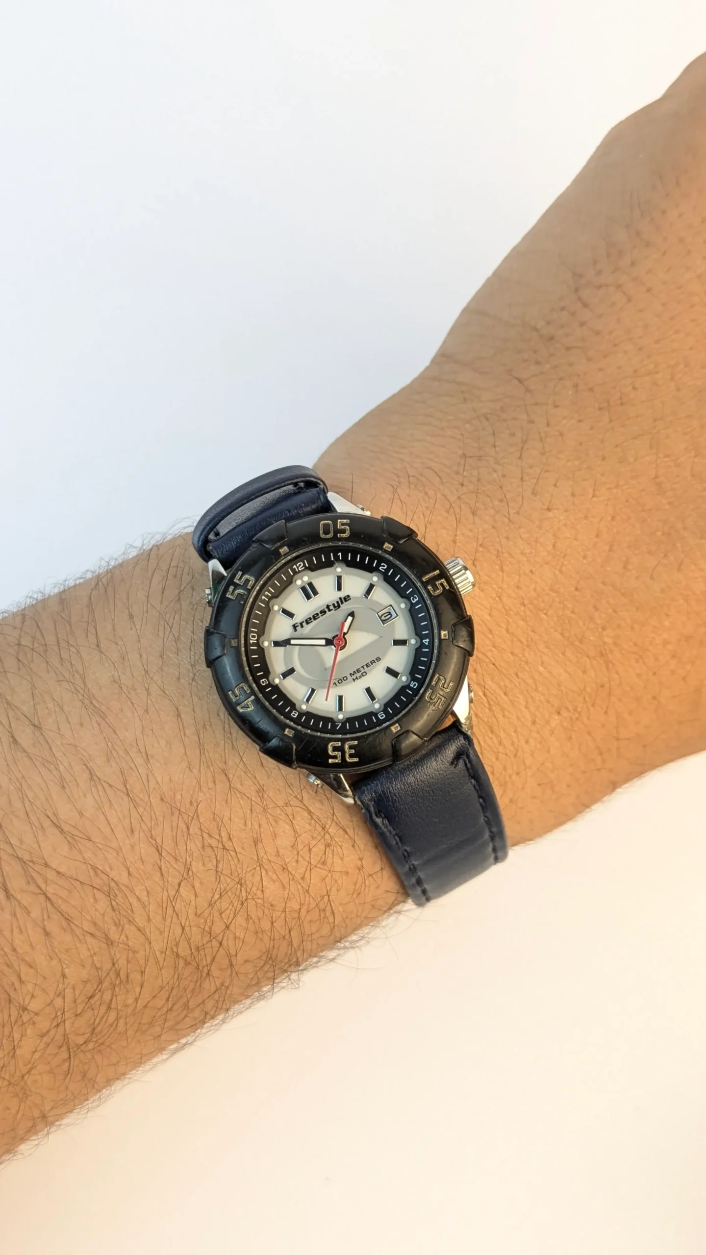 Vintage Freestyle Kampus Mid wristwatch front view