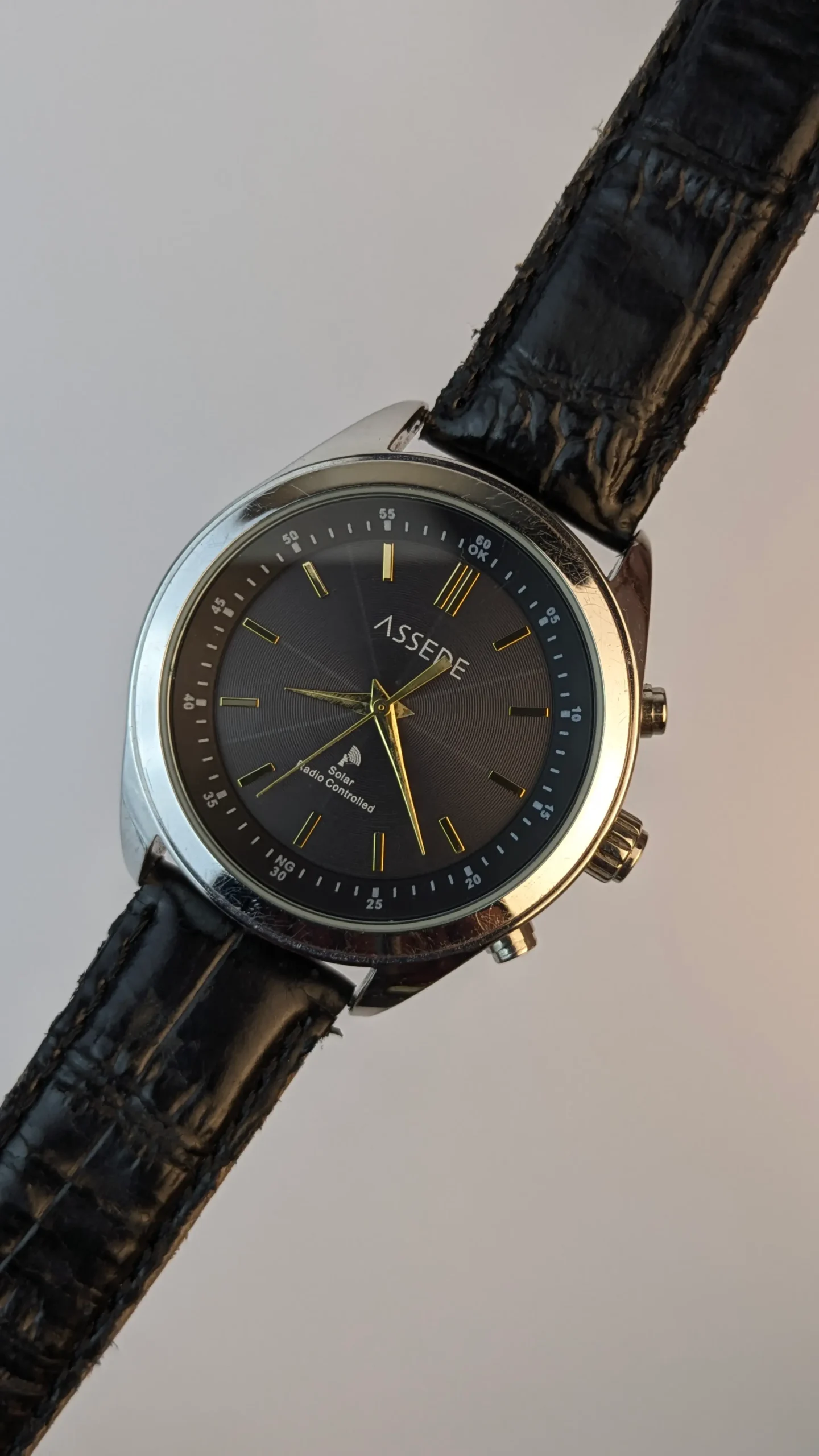 Black dial ASSERE leather strap watch