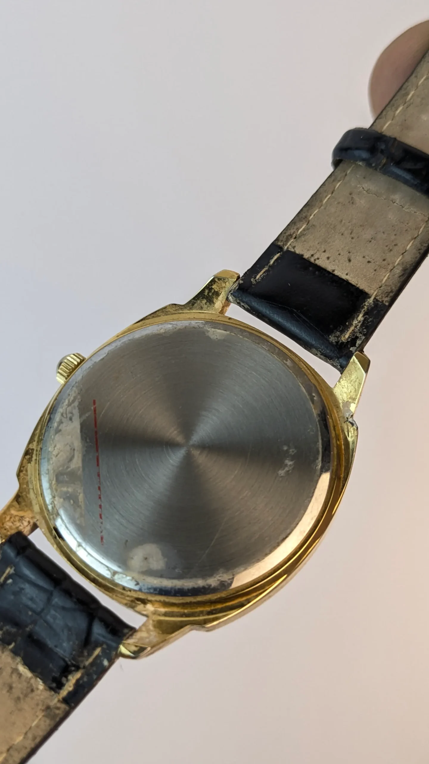 Back Gold-tone vintage men wristwatch