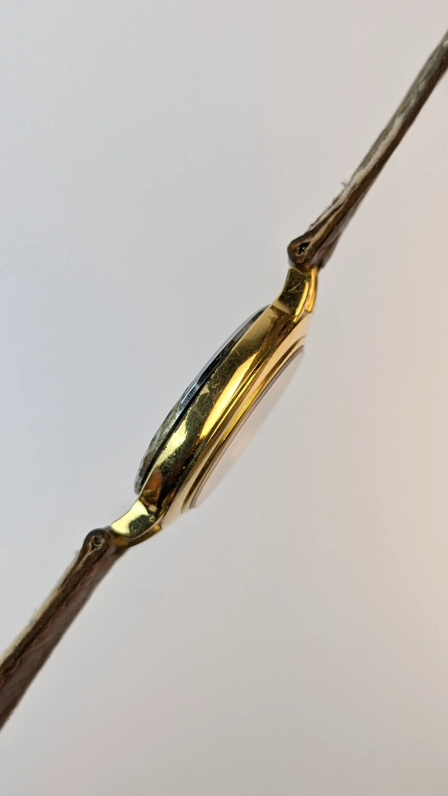 Side profile of gold-tone vintage watch