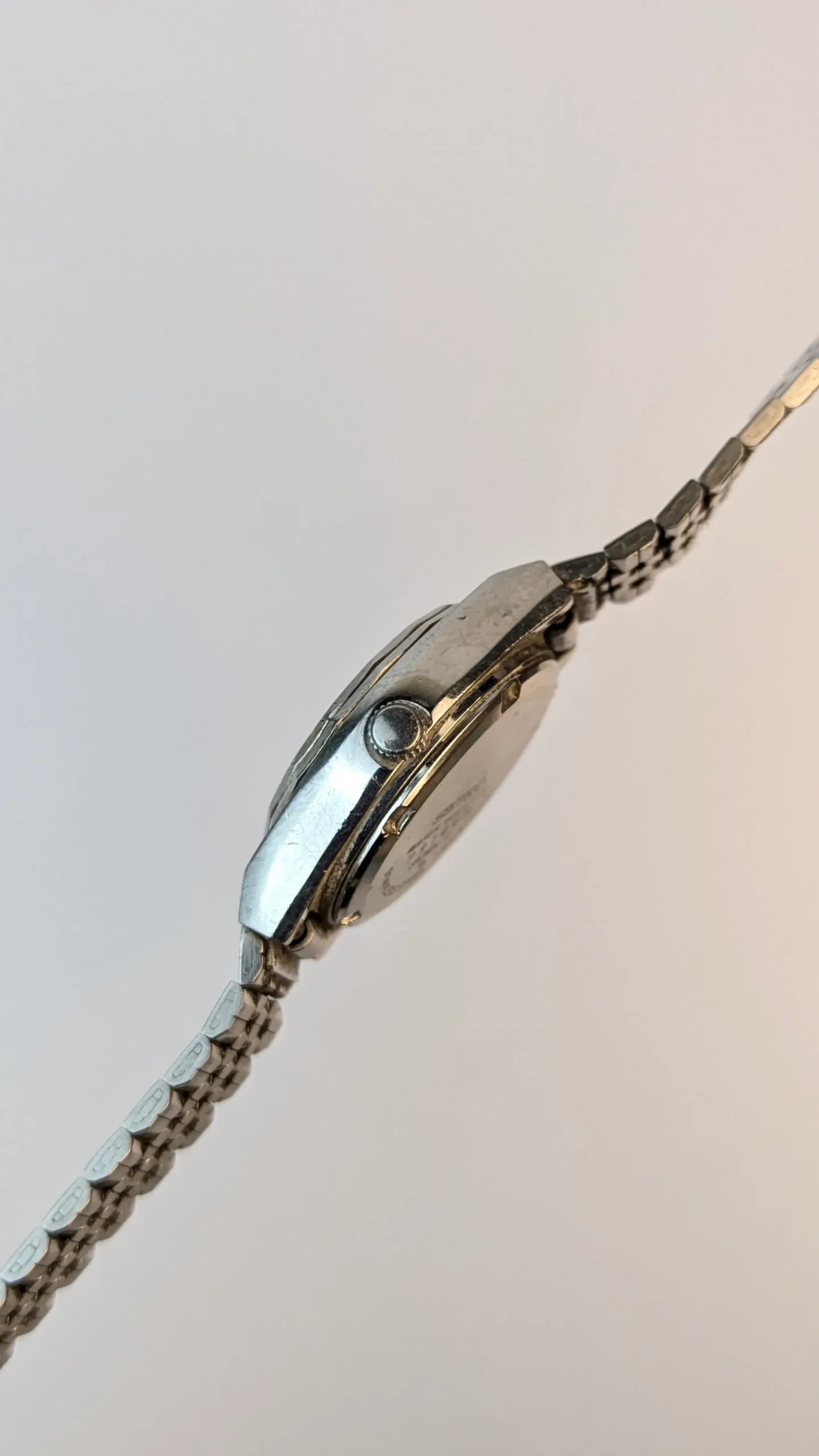 Crown Side profile of Seiko vintage wristwatch