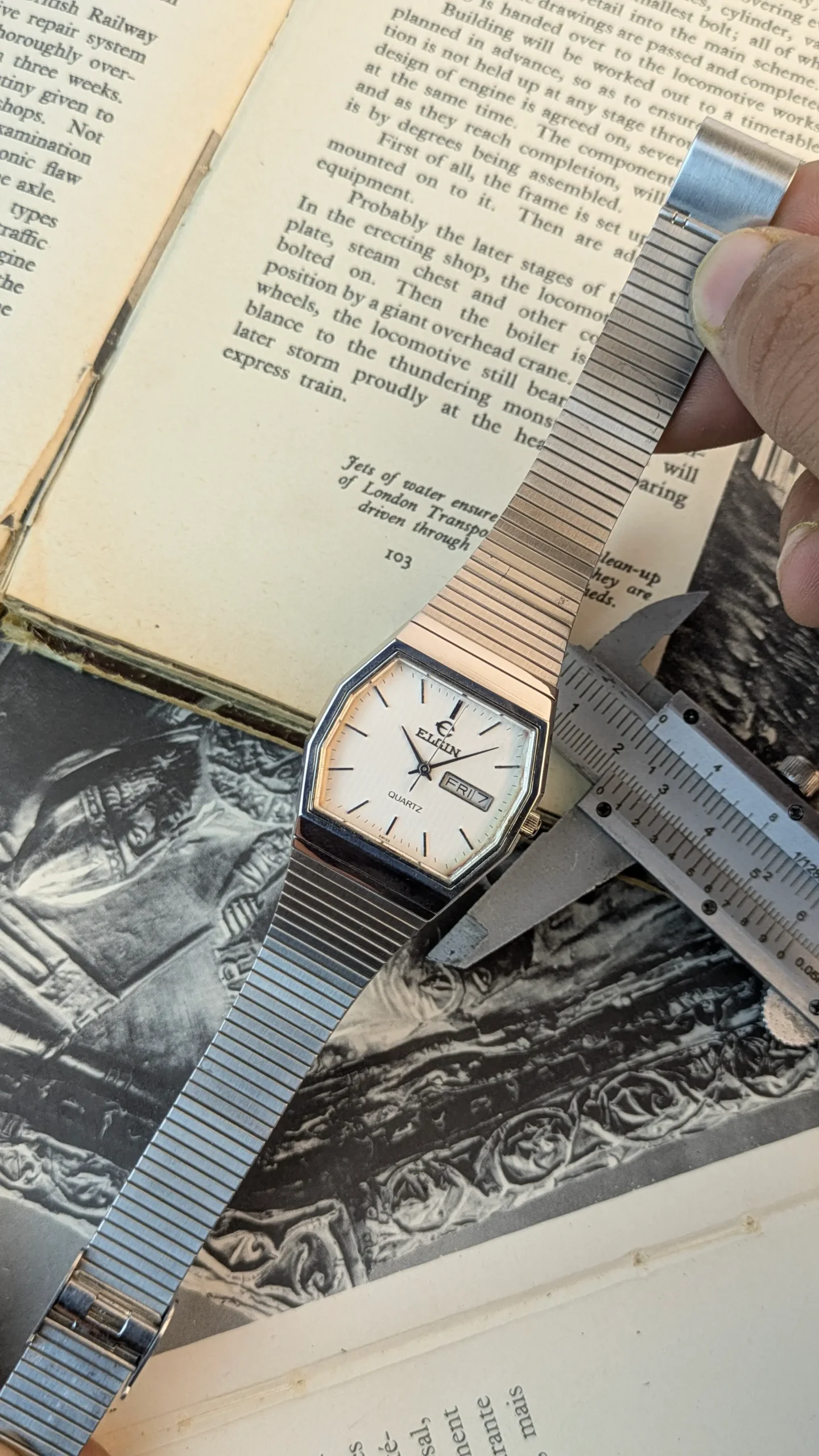 Classic Elgin quartz wristwatch featuring a geometric stainless steel case.