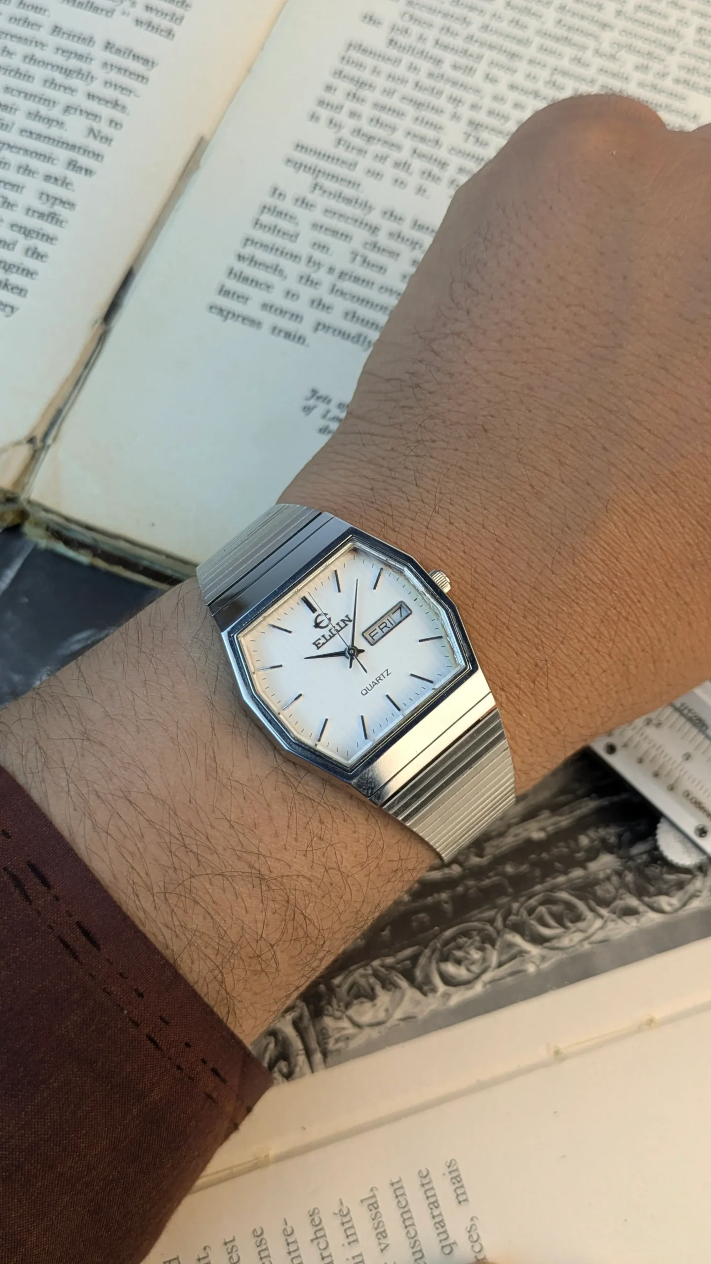 Pre-owned Elgin Swiss watch with integrated metal bracelet.