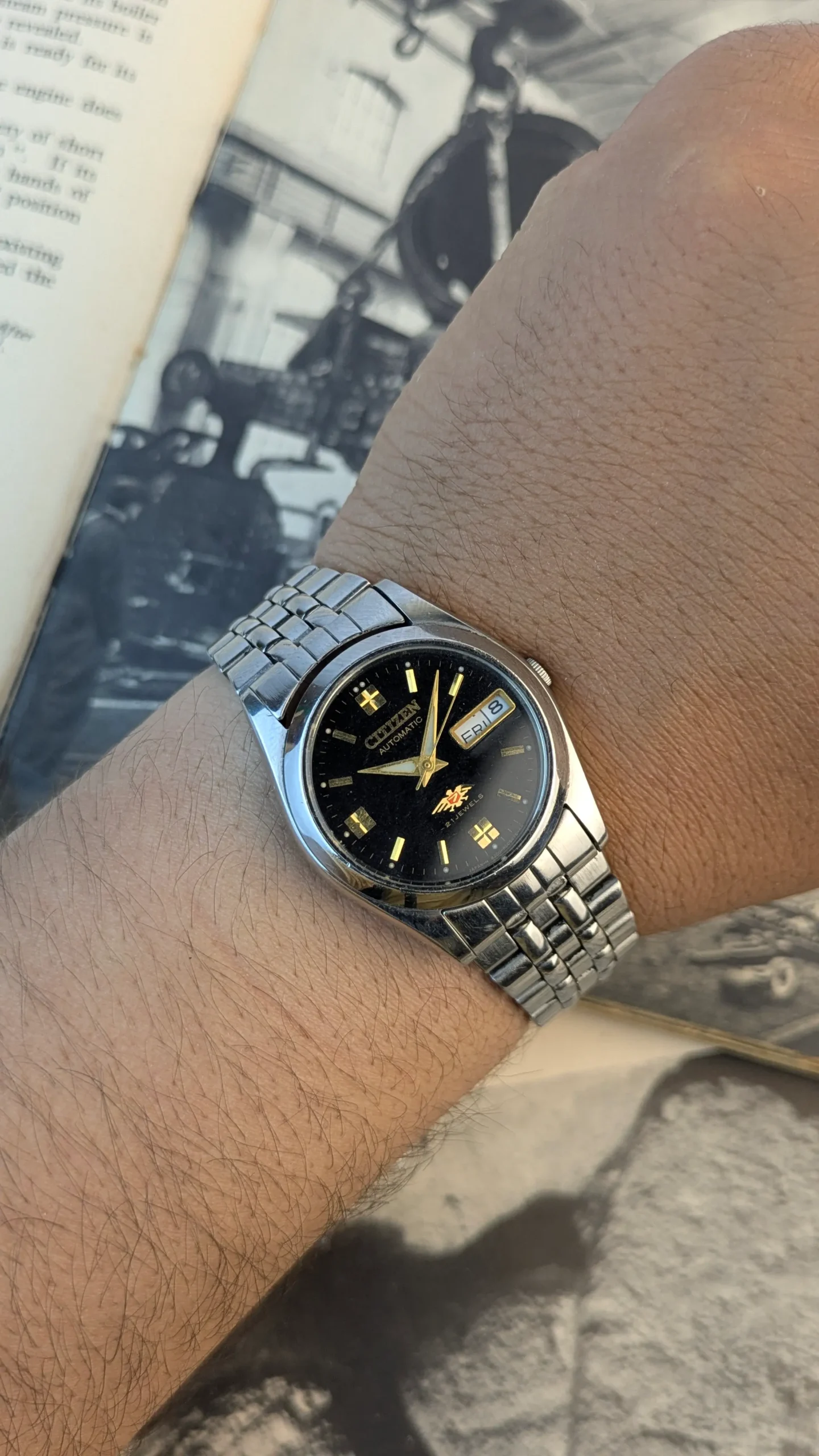 Citizen Automatic 21 Jewels vintage watch displayed against a classic locomotive background.
