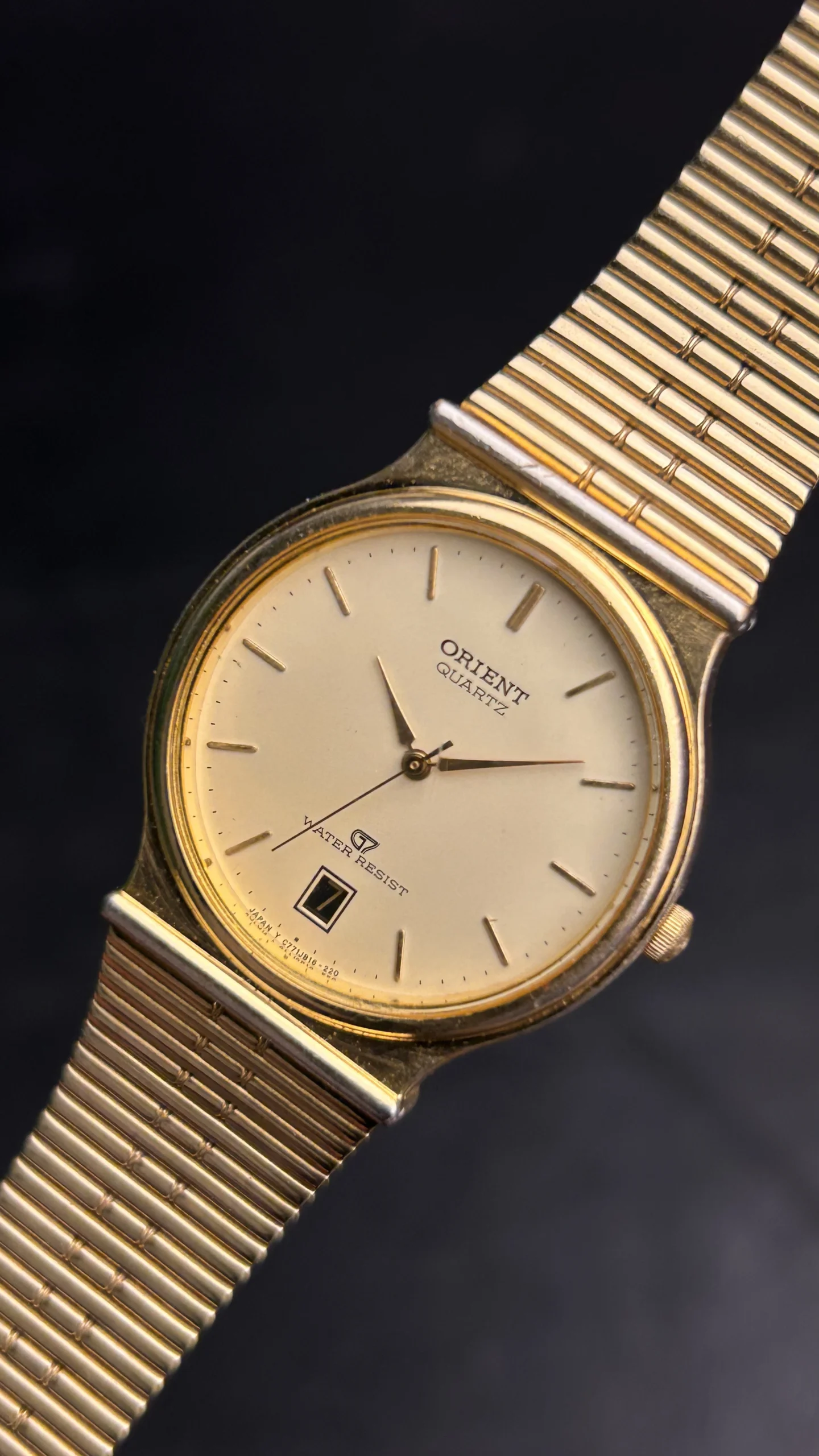 Vintage Orient Quartz Gold Plated Watch – Date Window Stainless Steel Bracelet - Image 7