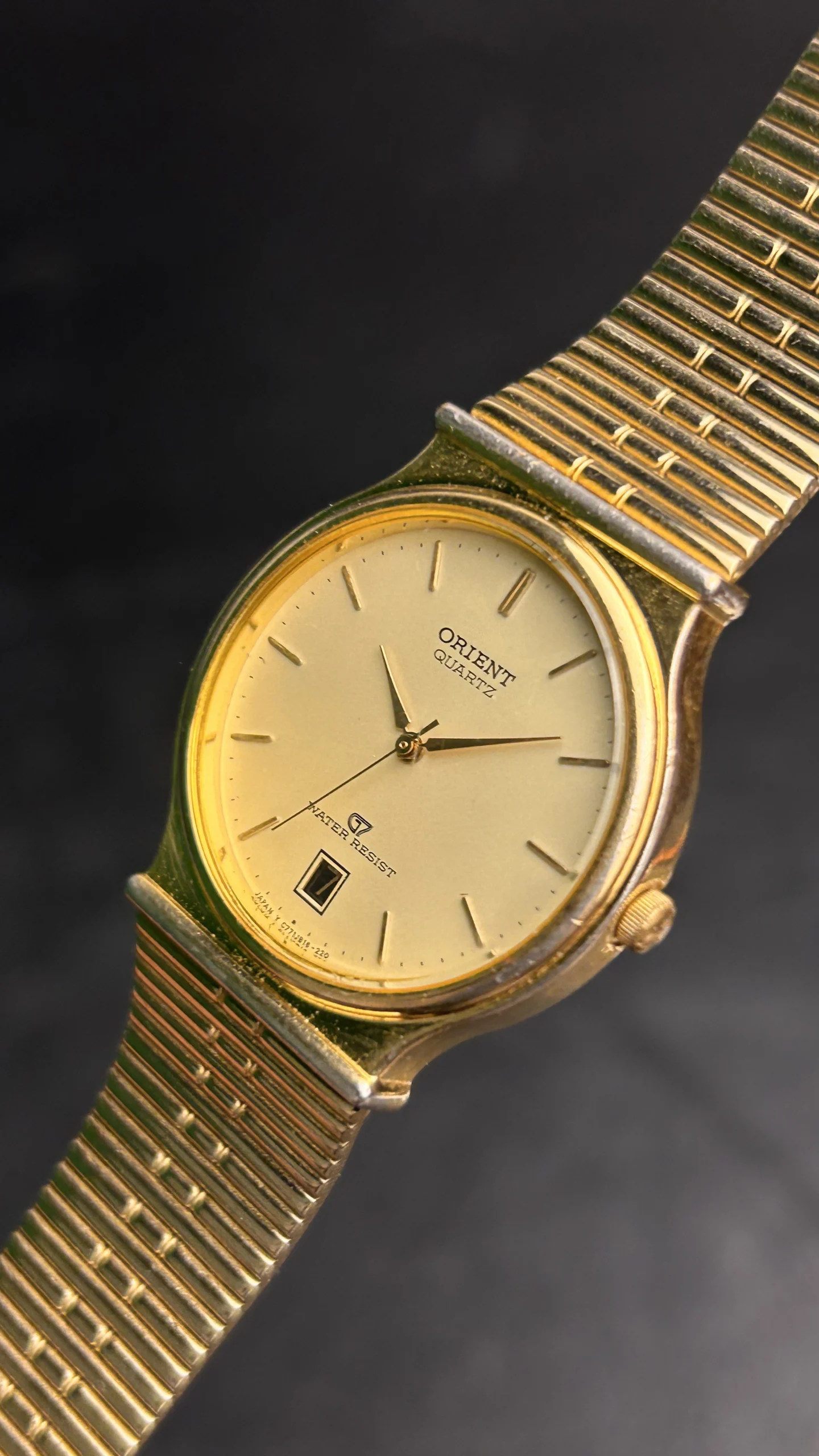 Vintage Orient Quartz Gold Plated Watch – Date Window Stainless Steel Bracelet - Image 8