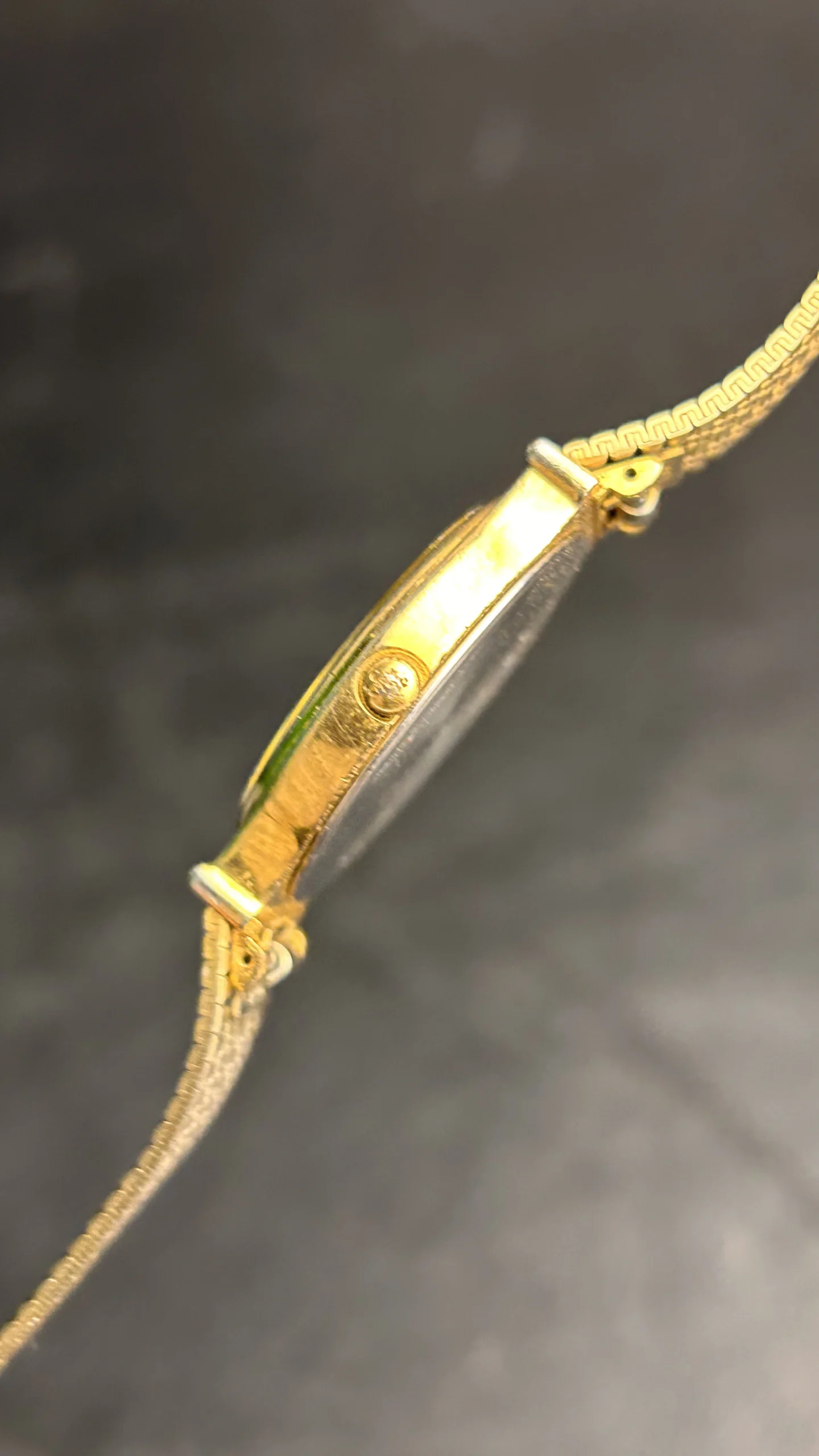 Vintage Orient Quartz Gold Plated Watch – Date Window Stainless Steel Bracelet - Image 9