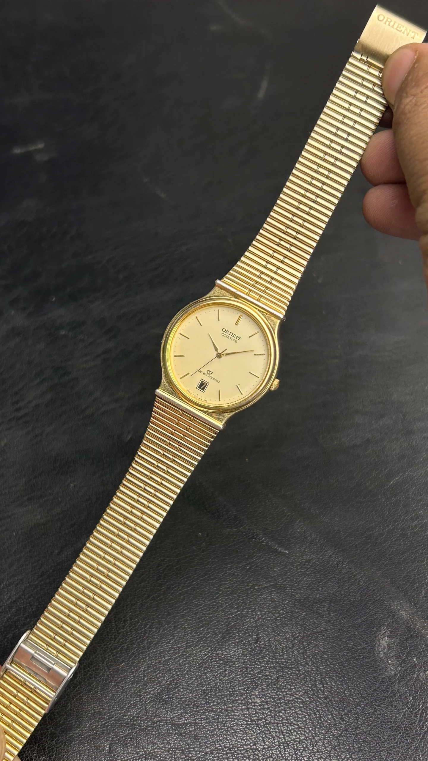 Vintage Orient Quartz Gold Plated Watch – Date Window Stainless Steel Bracelet - Image 3