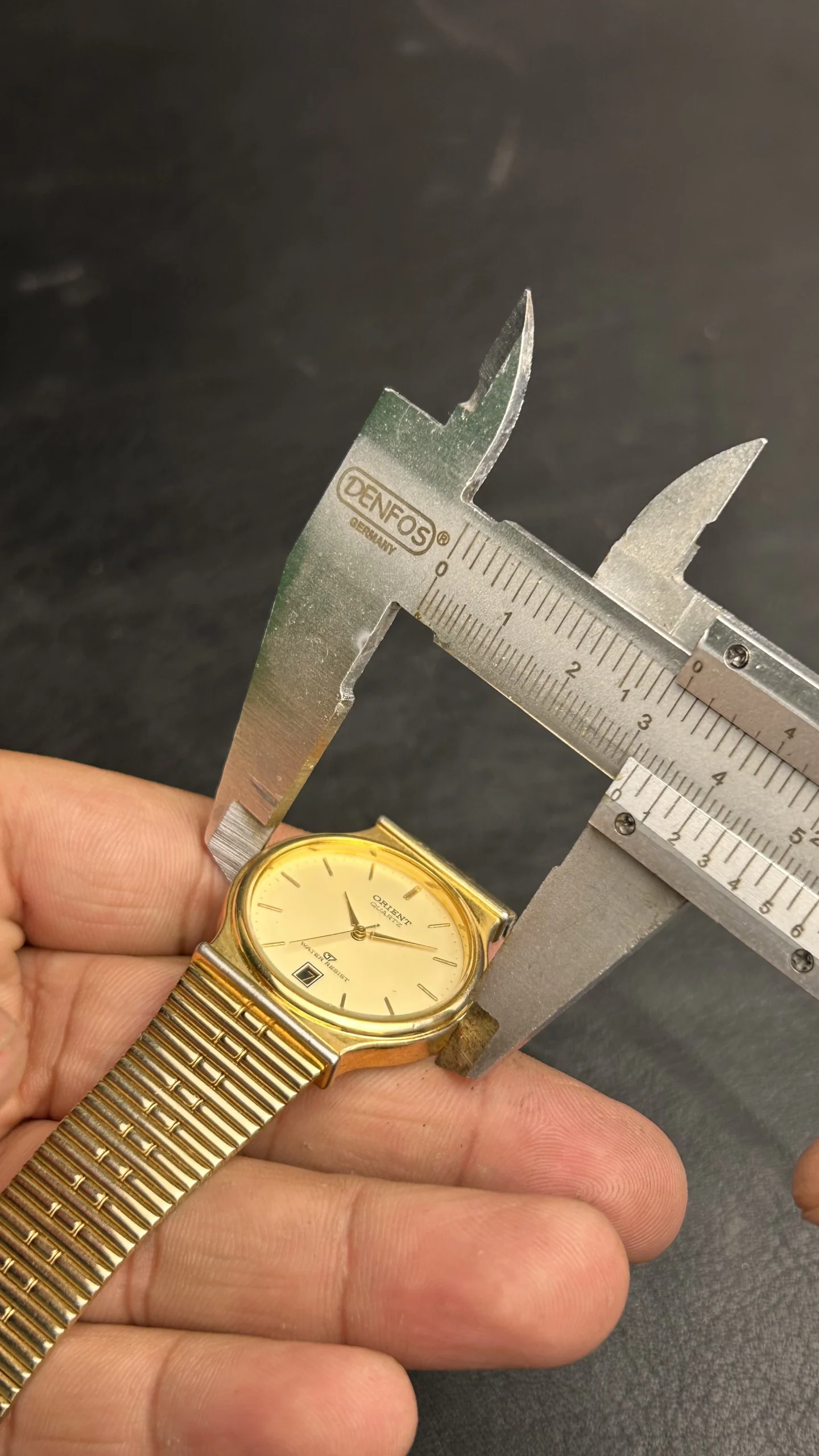 Vintage Orient Quartz Gold Plated Watch – Date Window Stainless Steel Bracelet - Image 6