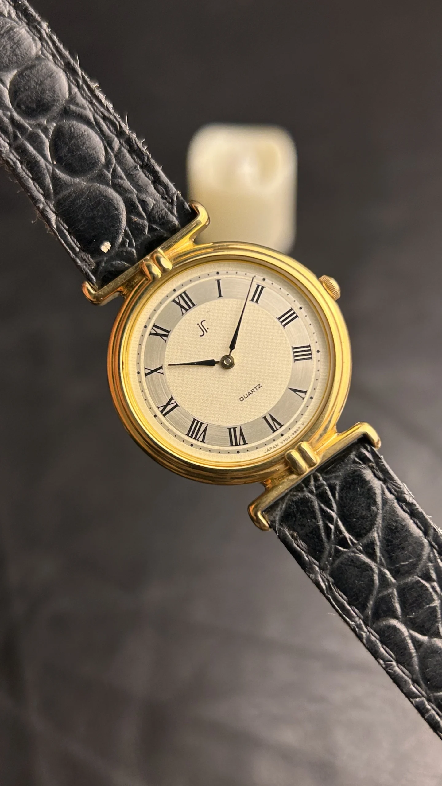 Vintage Gold Tone Quartz Wristwatch with Black Leather Strap Unisex