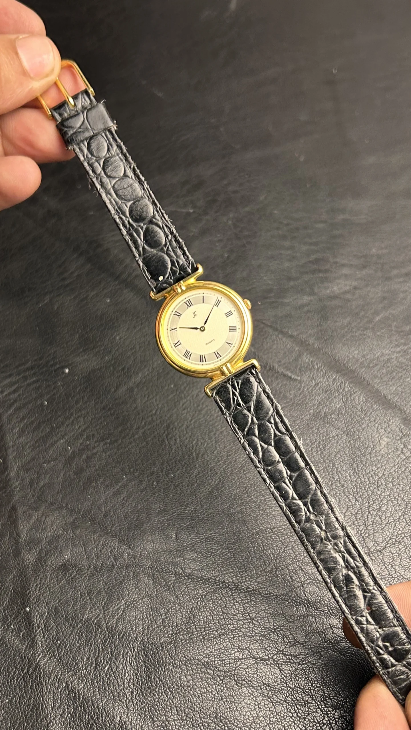 Vintage Gold Tone Quartz Wristwatch with Black Leather Strap Unisex - Image 2